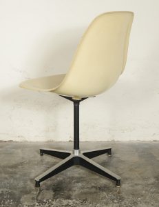 Early Eames PSC with the 671 ottoman base